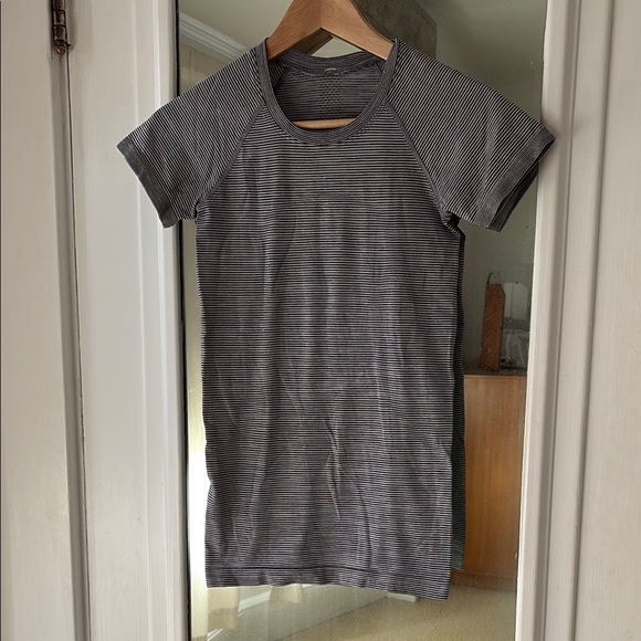 Lululemon Short Sleeve Gray Stripe Swiftly Tee - Picture 1 of 5